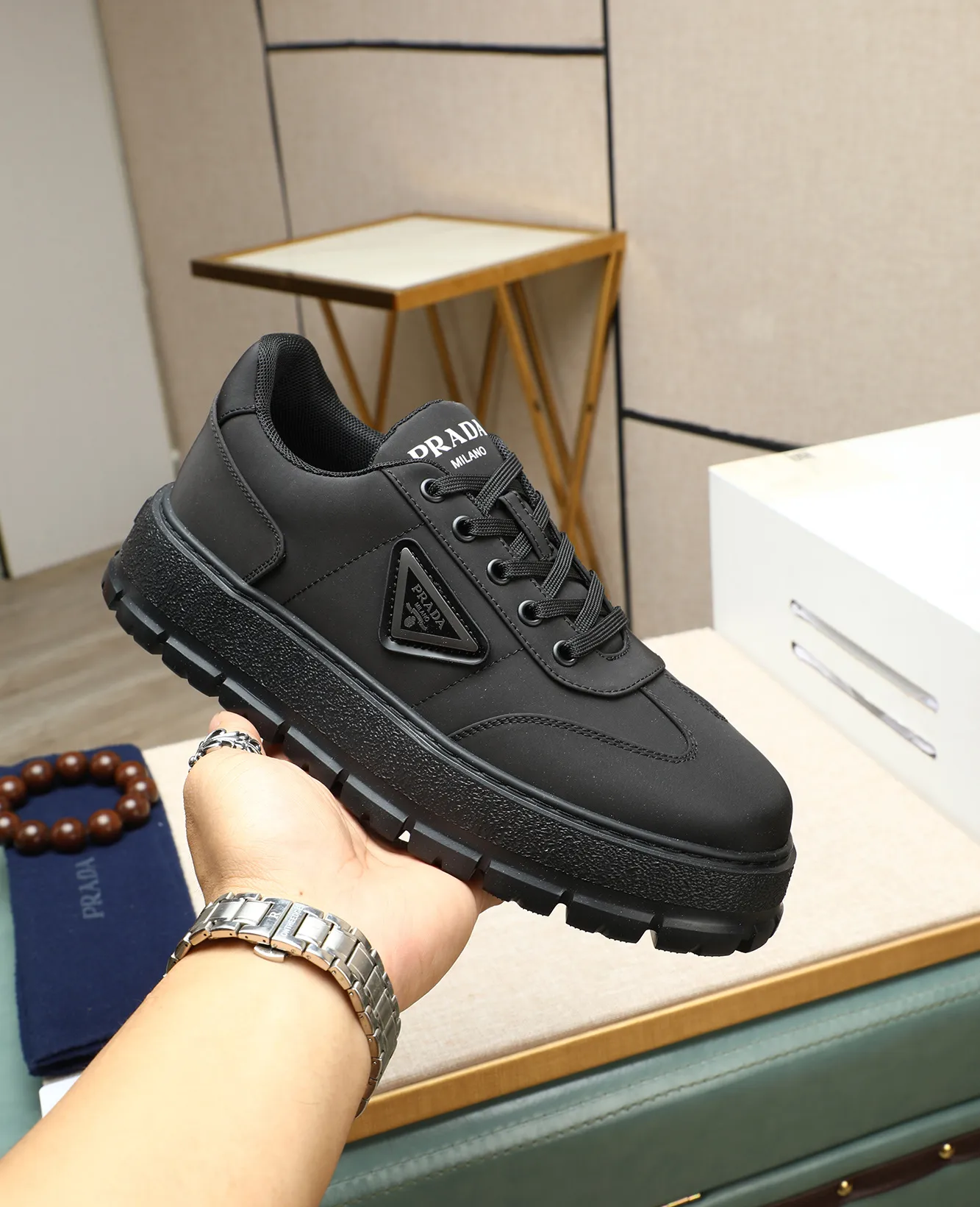 Men's shoes 💰580 high version official website popular models are on the market, 🆘 trendy brand (Prada) mainly promotes popular models, avant-garde and versatile fashionable men's shoes private version mold opening, cowhide surface splicing 1:1 replica... fashionable and simple, original imported cowhide lining cowhide feet; the atmosphere and personality are more fashionable, eye-catching and pursuing class. It will subvert the old idea and be a must-have for fashion trendsetters with you! Must keep it for yourself! Tall and comfortable, large and low, high-end quality workmanship. Code number: 38-45